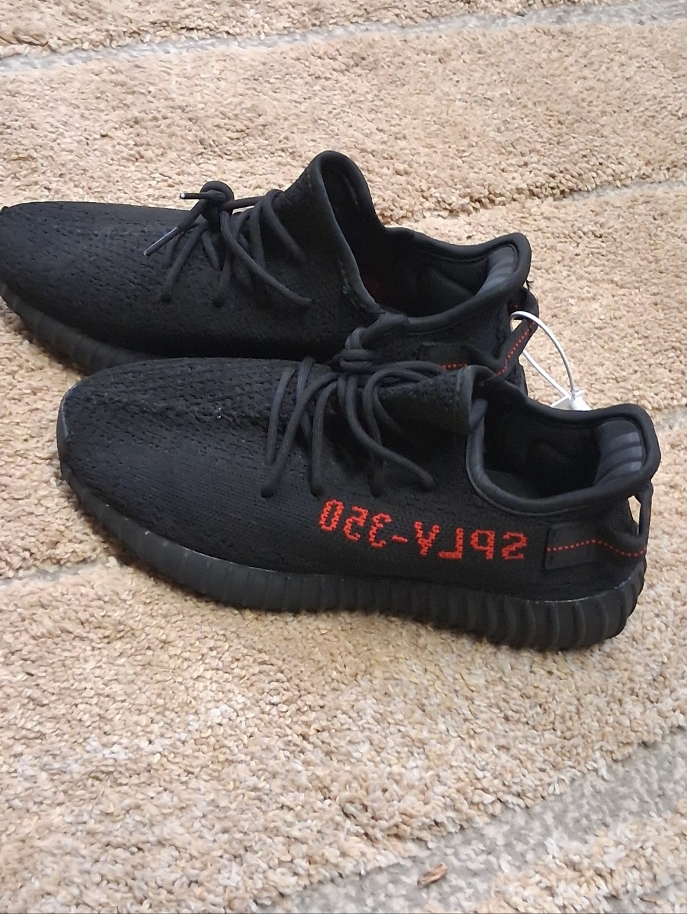 NWT Mens Adidas Yeezy Boost 350 V2 Black Red Sz. 8.5